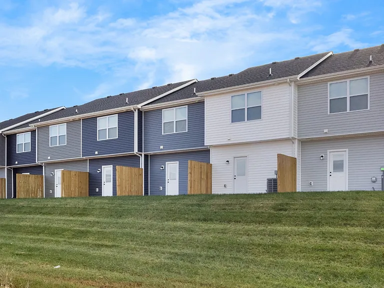 323 S Ridge Trl — Photo 33