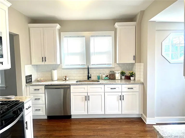231 Nichols Ave — Photo 8
