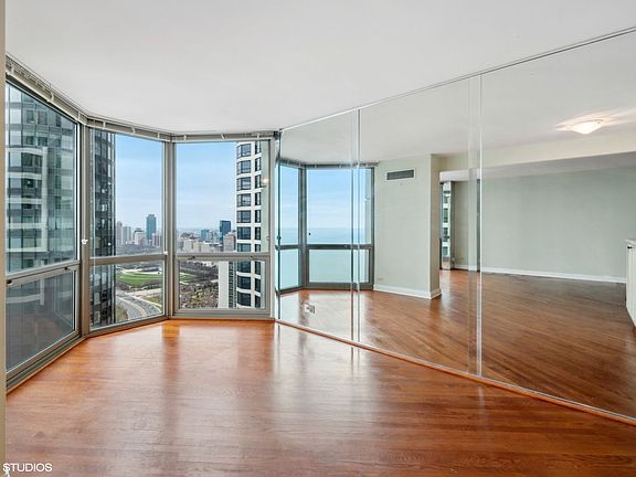 3rd image of 195 N Harbor Dr APT 4006