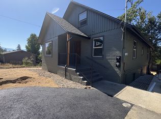 1348 NW Hawthorne Ave #A, Grants Pass, OR 97526