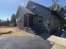 1348 NW Hawthorne Ave