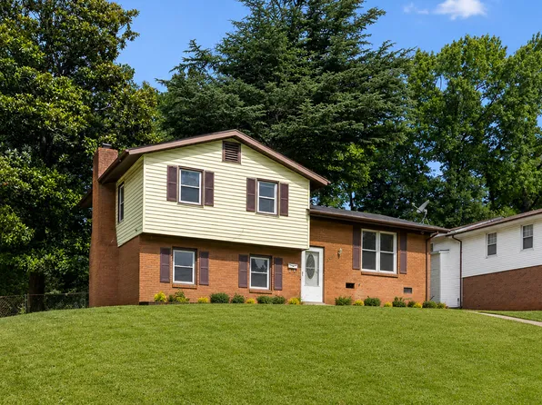 5001 Springview Rd, Charlotte, NC 28213
