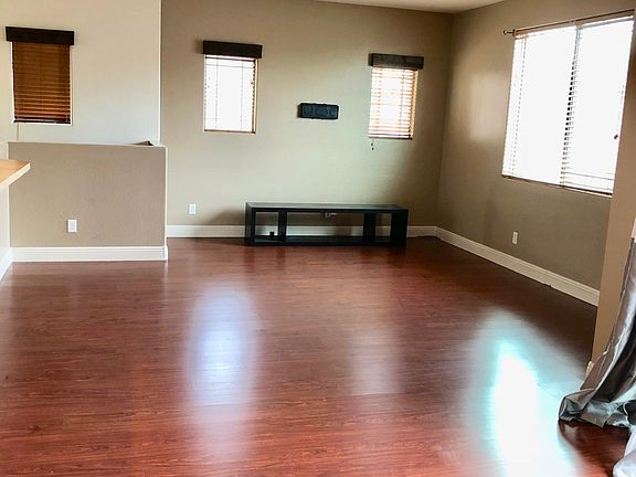4th image of 3019 E Dunbar Dr