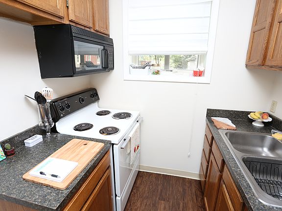 2nd image of 107 Fenley Ave
