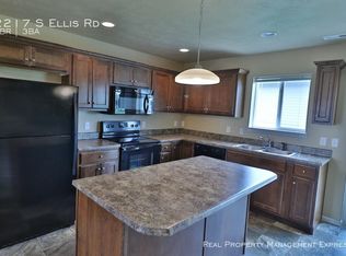 2217 S Ellis Rd, Sioux Falls, SD 57106