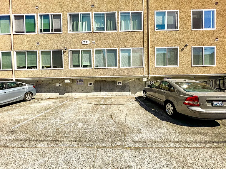 IRO Apartments — Photo 67