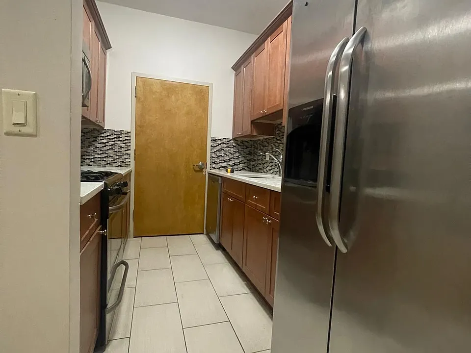 50 Oak St #102