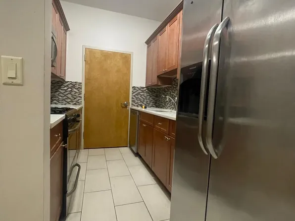 50 Oak St #104, Bayonne, NJ 07002