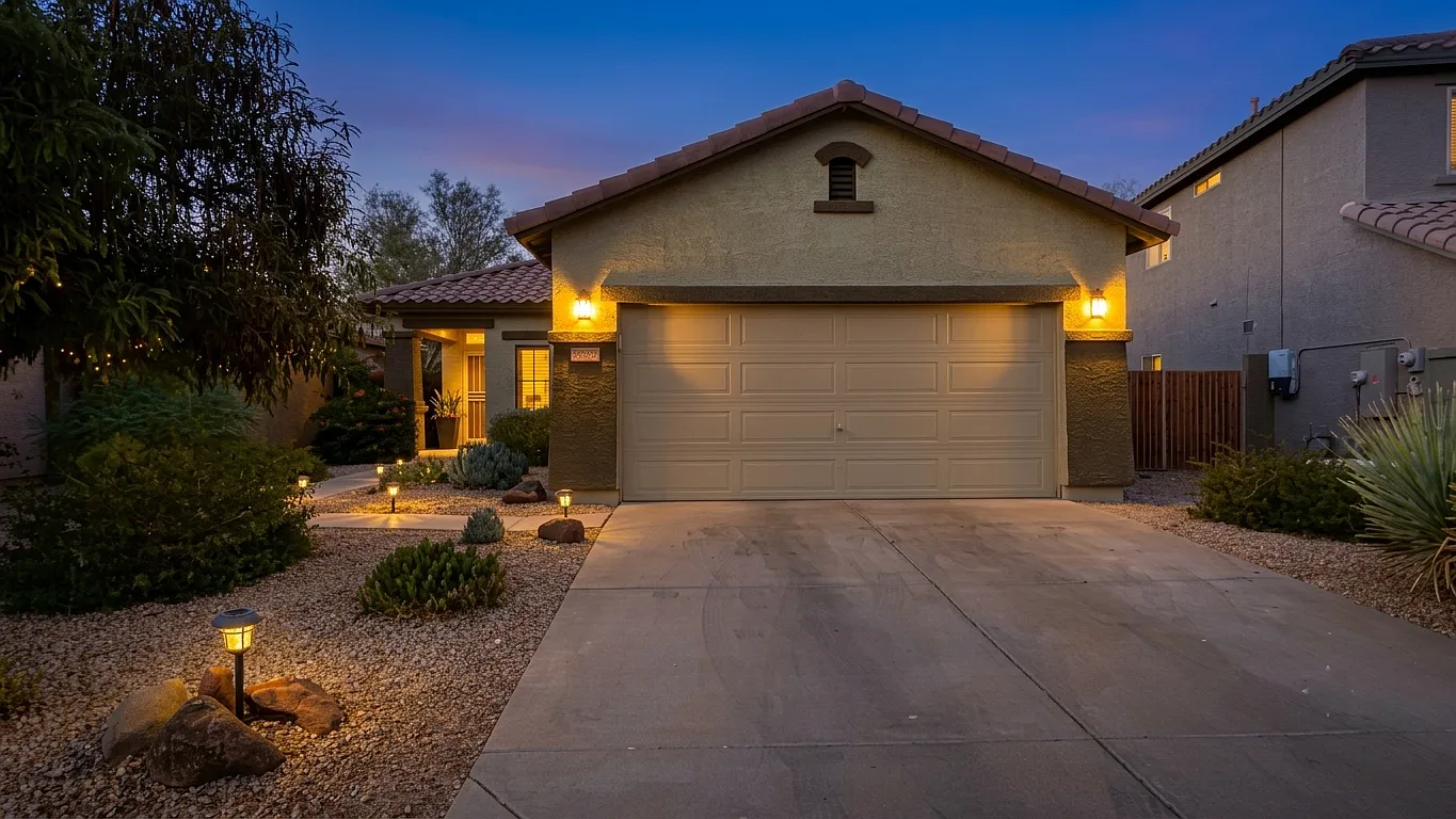 3 bed, 1403 sqft, $2,095 — Photo 1