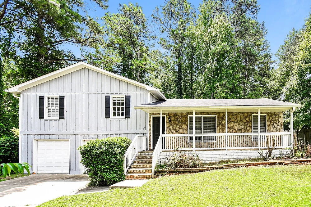 3 bed, 2.0 bath, 1620 sqft, $2,145 — Photo 1
