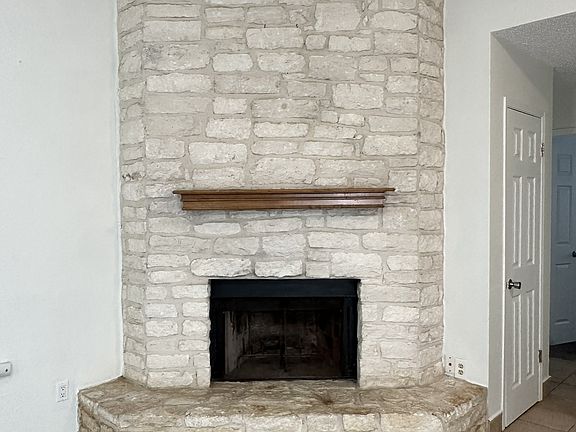 4th image of 2103 Bluebonnet Dr