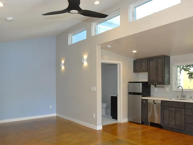 689 Capell St — Photo 3