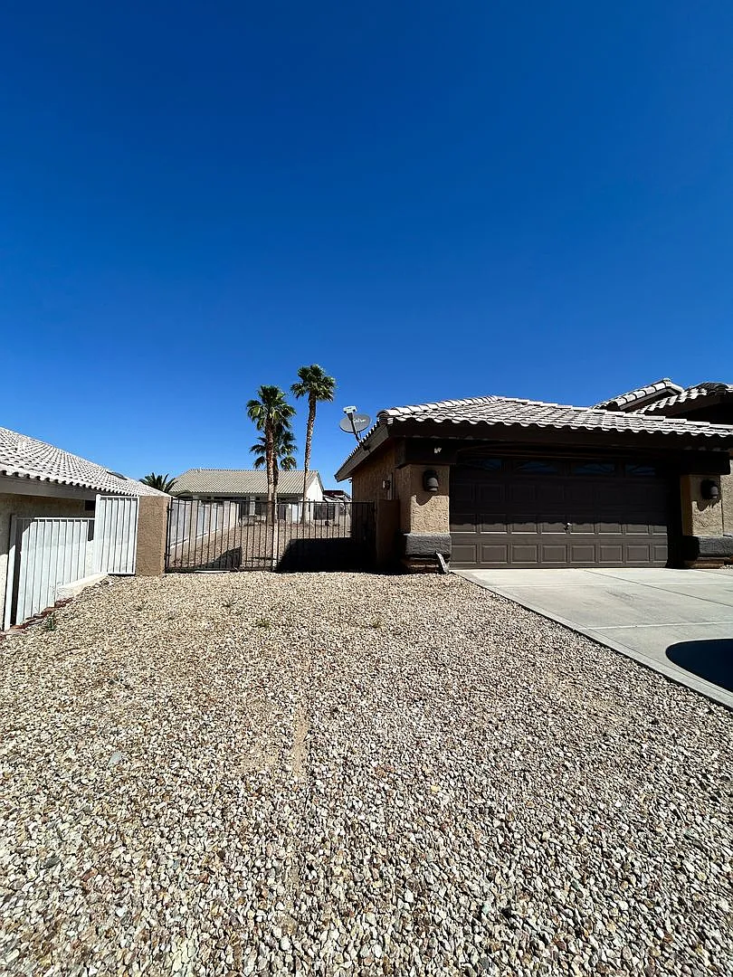 Unfurnished Home! — Photo 2