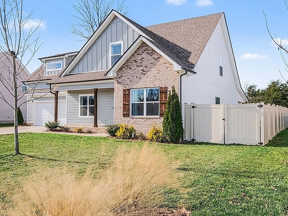 3rd image of 123 Macaw Ln