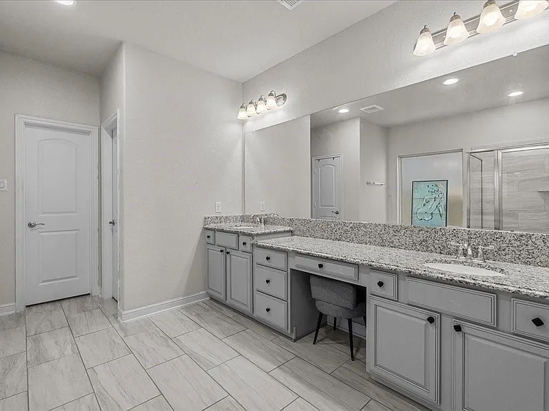 2417 Lake Mist Dr — Photo 25