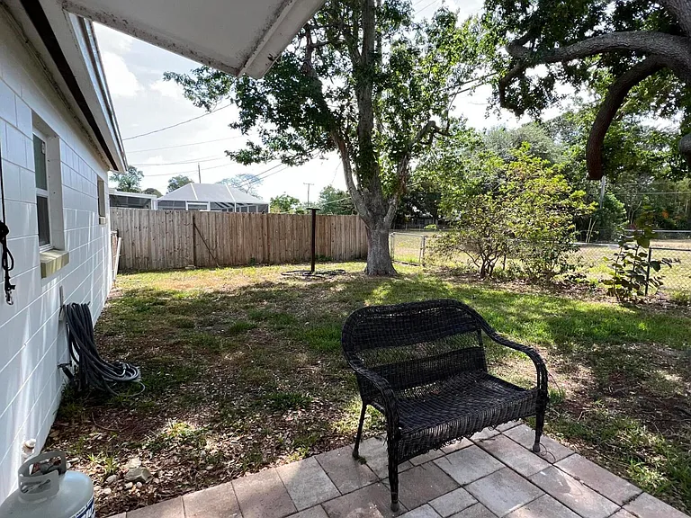 987 Kings Post Rd — Photo 20