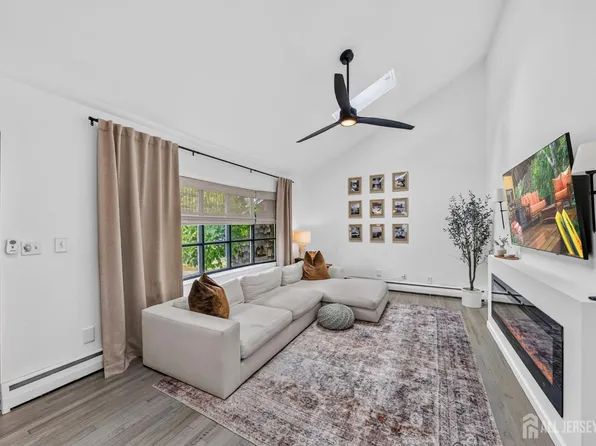 30 Raven Dr, Colonia, NJ 07067