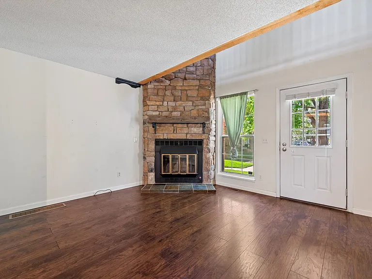 1683 S Blackhawk Way #B — Photo 5