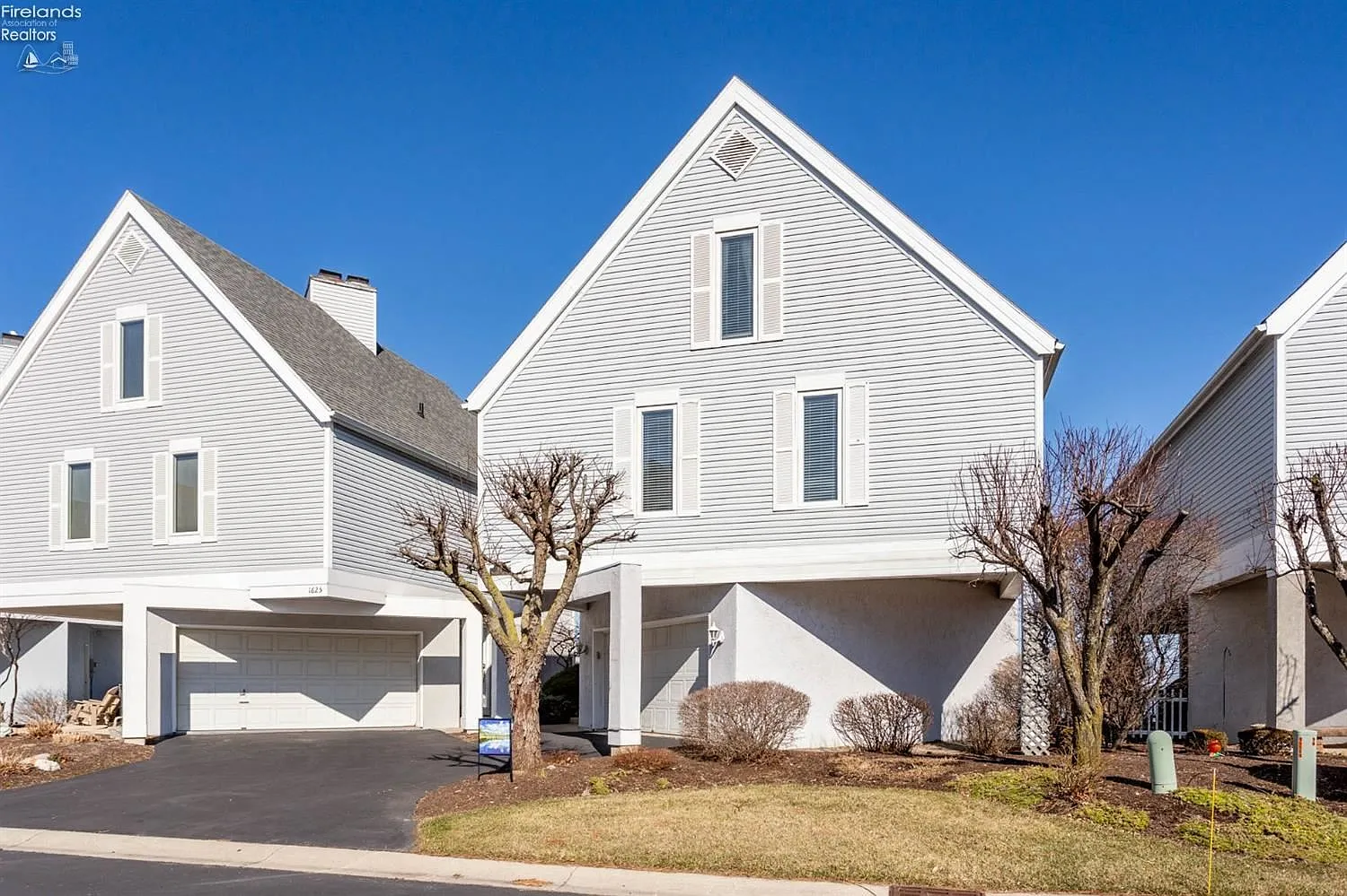 1627 Waters Edge Dr photo 1