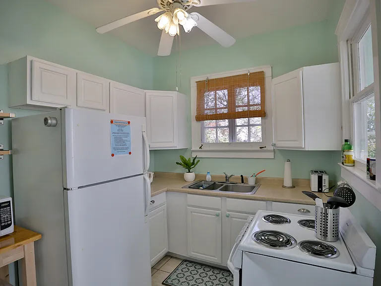 313 Daytona Ave — Photo 5
