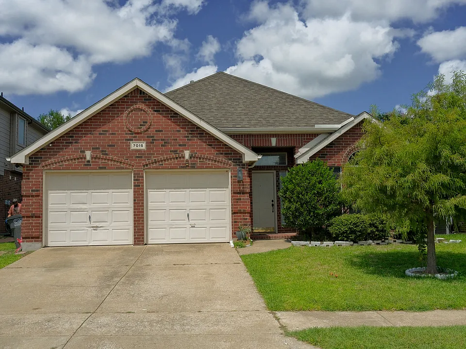 7015 Hillwood Dr
