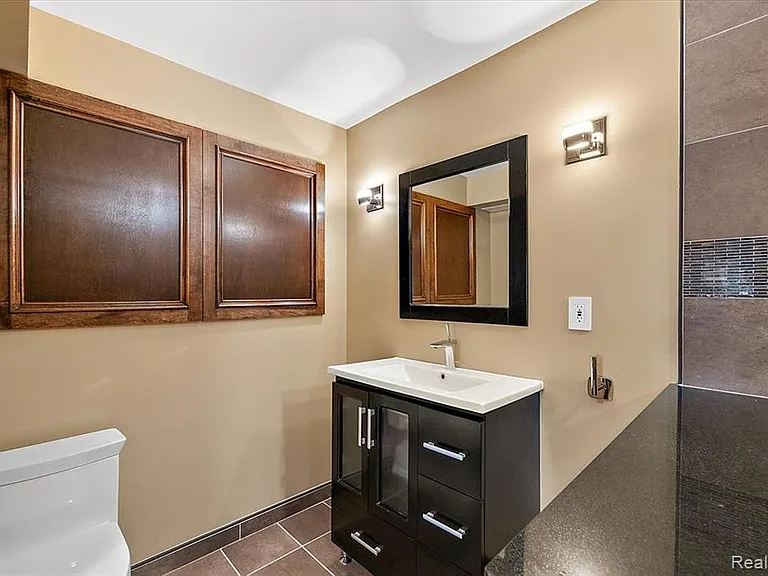 43054 Oxford Ct — Photo 23