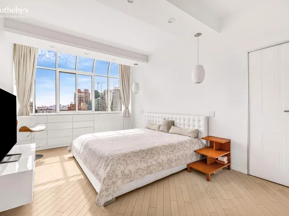 310 East 46th Street image 6 of 13