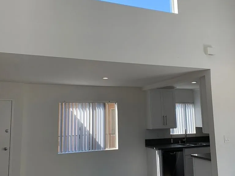 Midvale Los Angeles Apartments LLC — Photo 15
