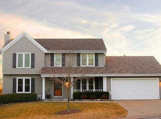 1247 Riverton Dr, Mukwonago, WI 53149