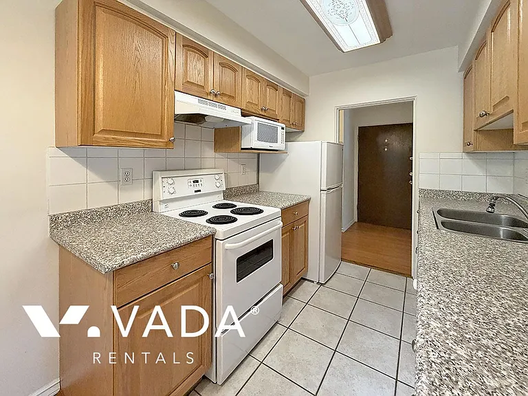 1208 Burnaby St #1 — Photo 10