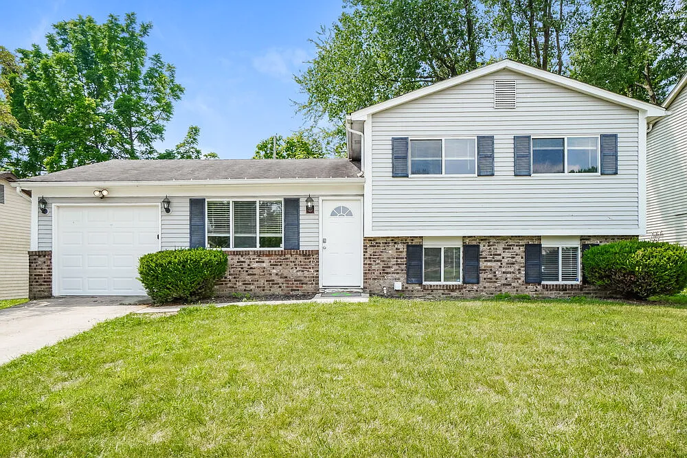 3 bed, 1.5 bath, 1557 sqft, $2,475 — Photo 1