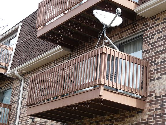 3rd image of 274 W Court Of Shorewood APT 2B