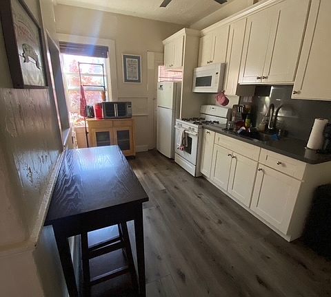 4th image of 403 Washington St