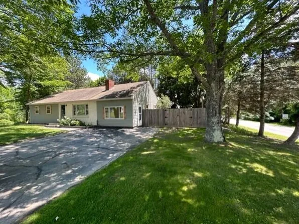 1289 Pushaw Road, Glenburn, ME 04401