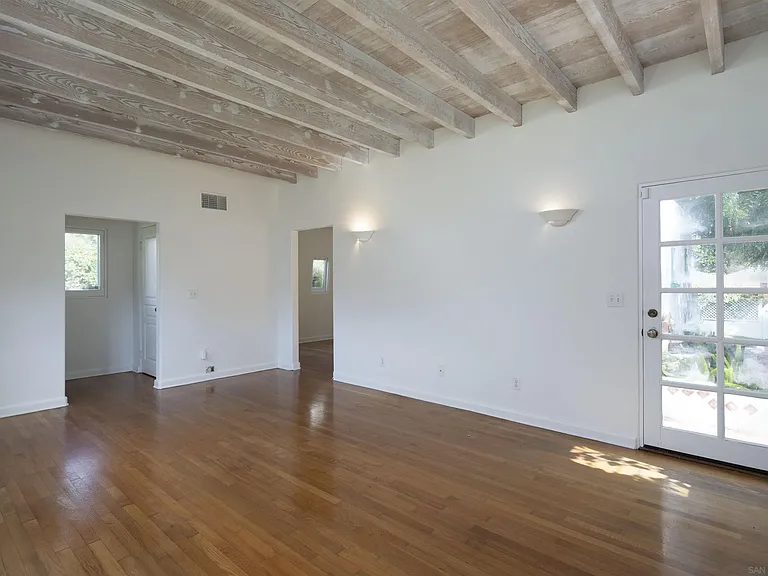 409 Dunemere Dr — Photo 5