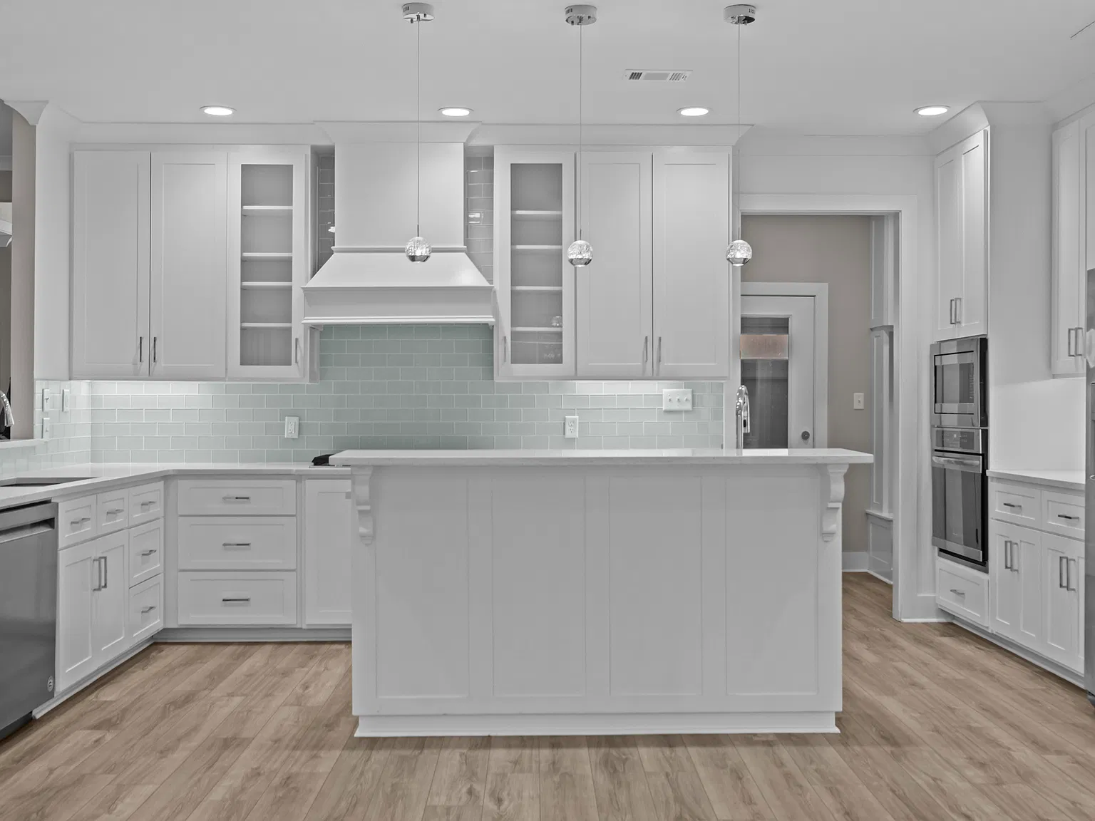 4 bed, 3400 sqft, $3,400 — Photo 4