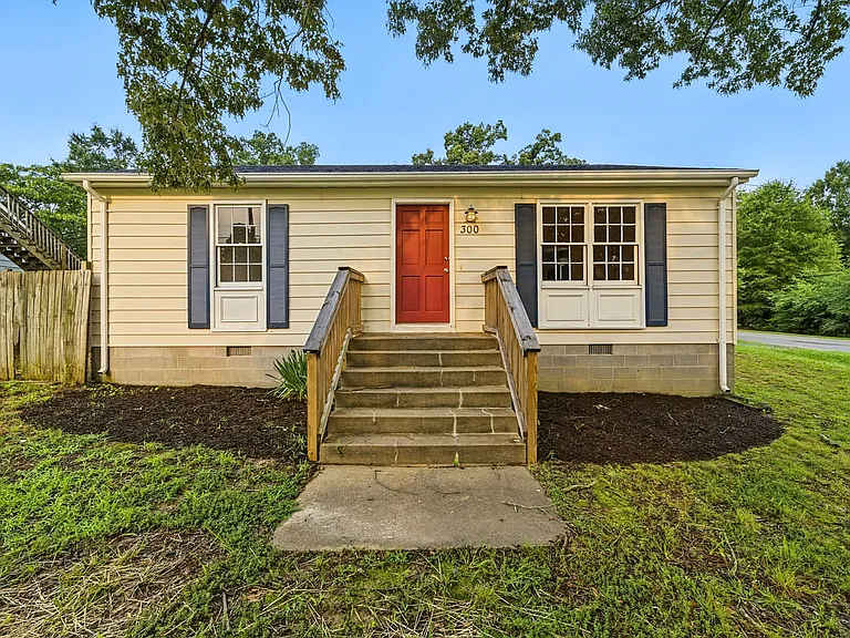 300 Marlin Dr — Photo 4