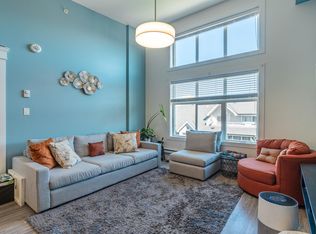 2389 Hawthorne Ave #404, Pt Coquitlam, BC