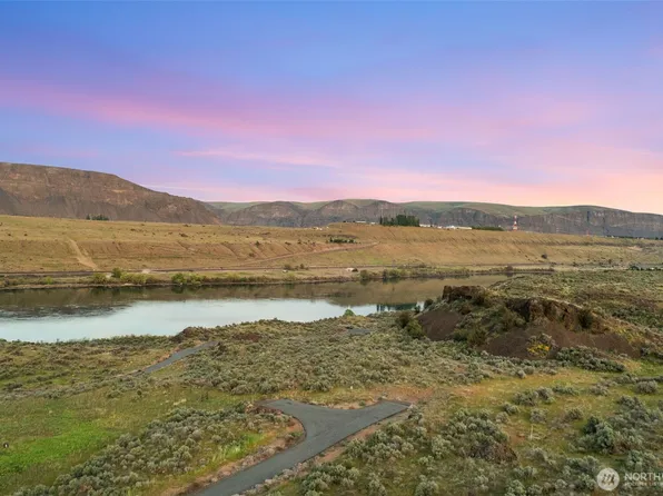 131 Stagecoach Lane, Malaga, WA 98828