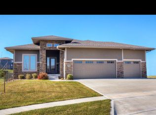 4908 161st St, Urbandale, IA 50323