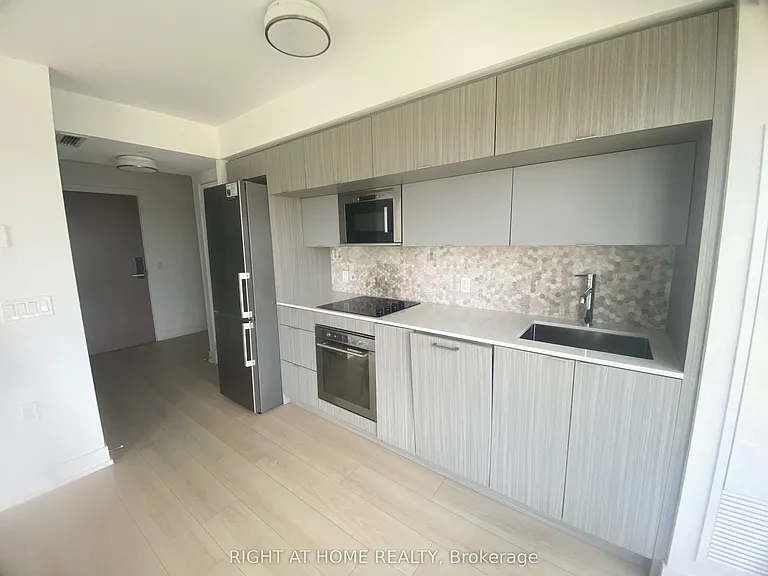 585 Bloor St E #2416 — Photo 10