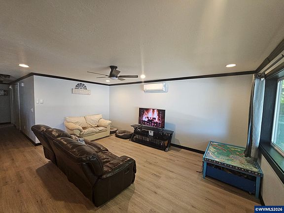 2nd image of 267 N 5th St