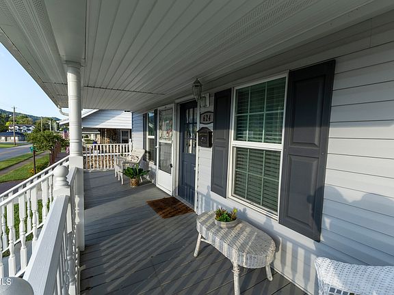 5th image of 624 N Main Ave