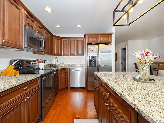 5th image of 320 Hudson View Terrace
