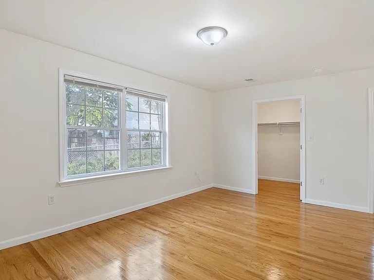 31-33 Chester Ave #2 — Photo 9