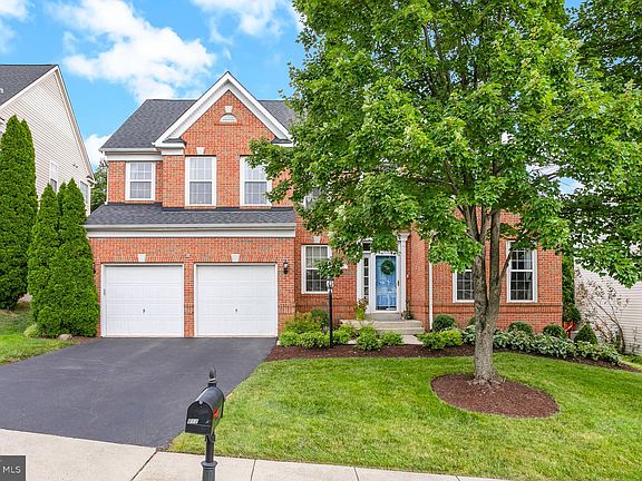 4th image of 812 Larch Valley Ct NE