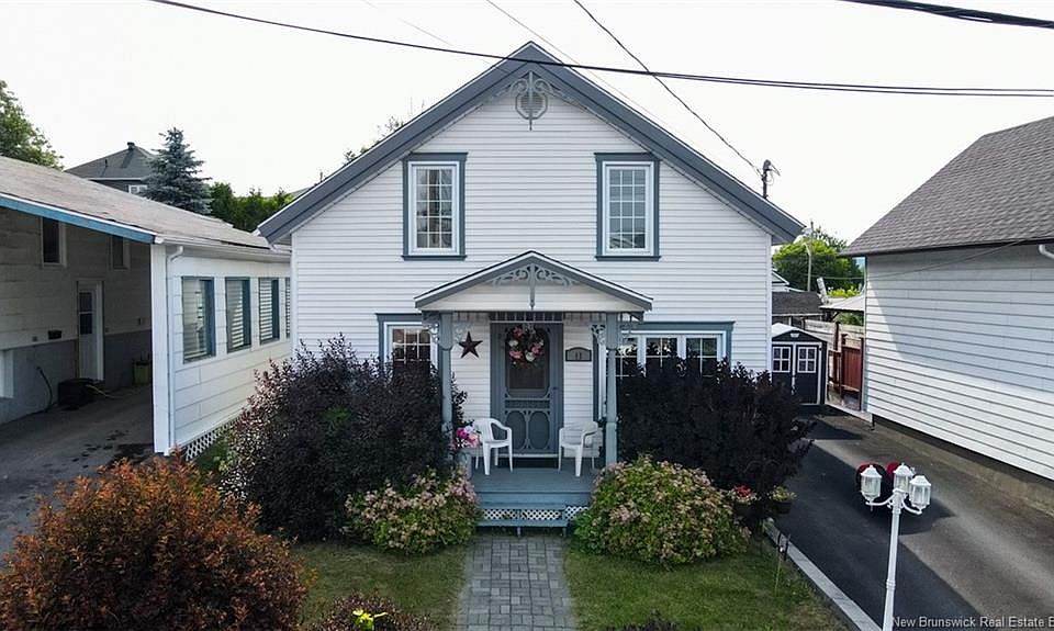 1st image of 11 33rd Ave