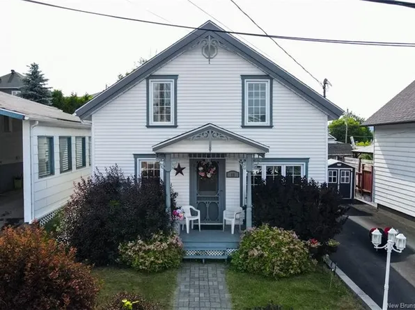 11 33rd Ave, Edmundston, NB E3V 2S3