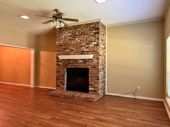 3rd image of 6004 Plantation Dr