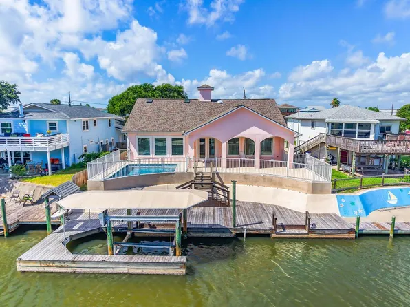 244 Starboard Ave, Rockport, TX 78382